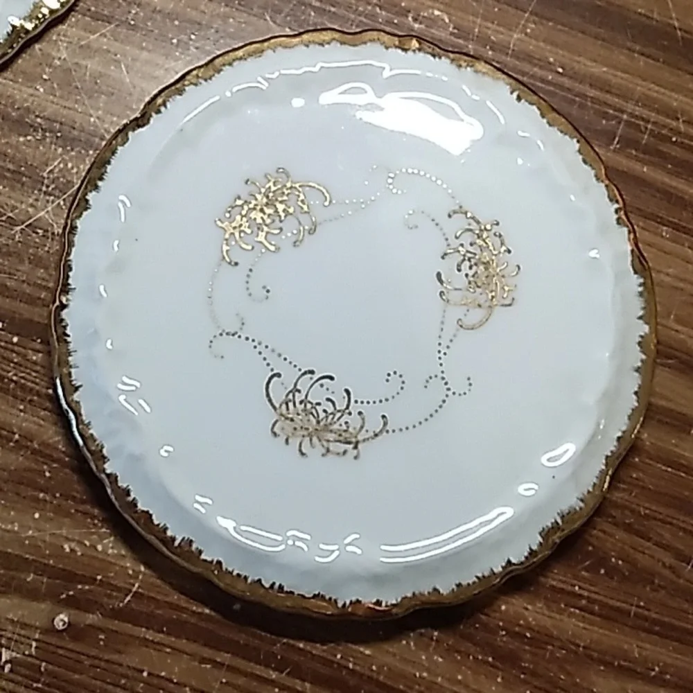 Andrea by Sadek trivet set chrysanthemum gold trim